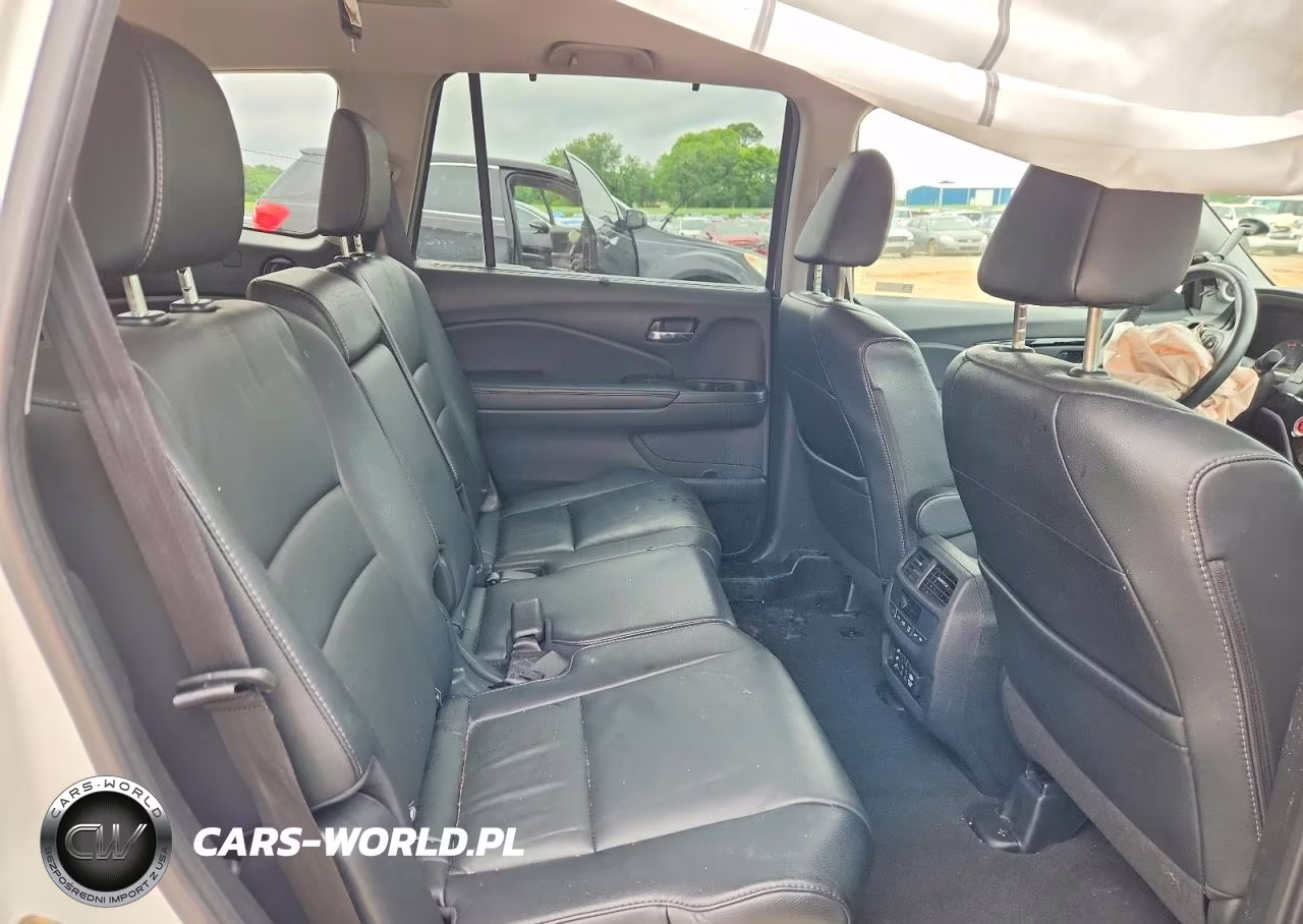 2018 Honda Pilot Touring VIN:5FNYF5H99JB013558 - 11