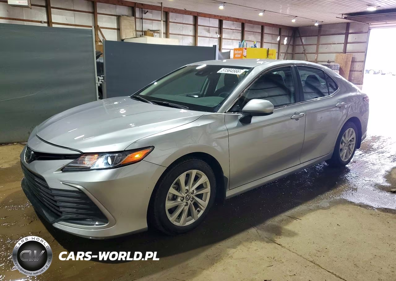 2024 Toyota Camry Le – zdjęcie 1 z 12