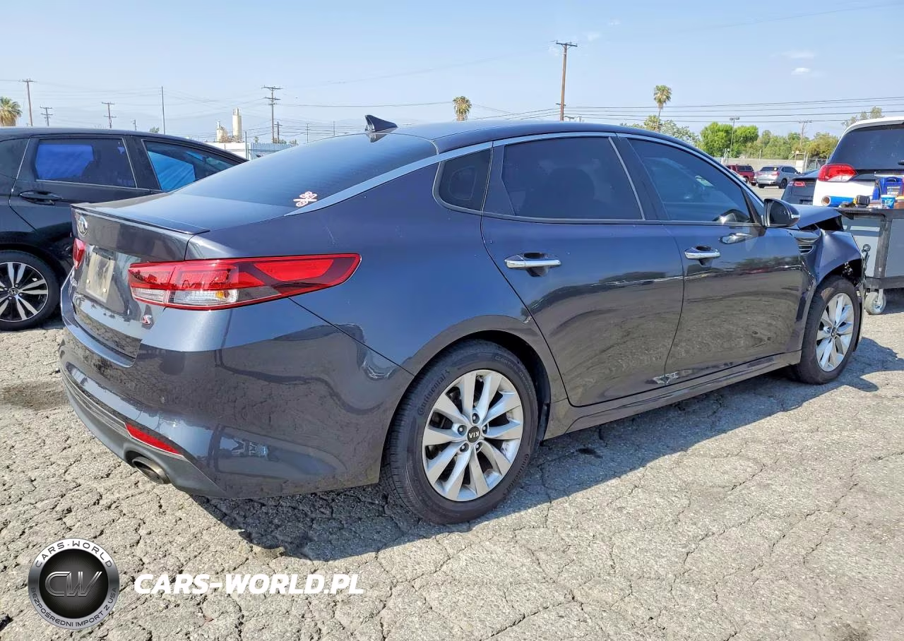 2018 Kia Optima S VIN:5XXGT4L34JG202570 - 3