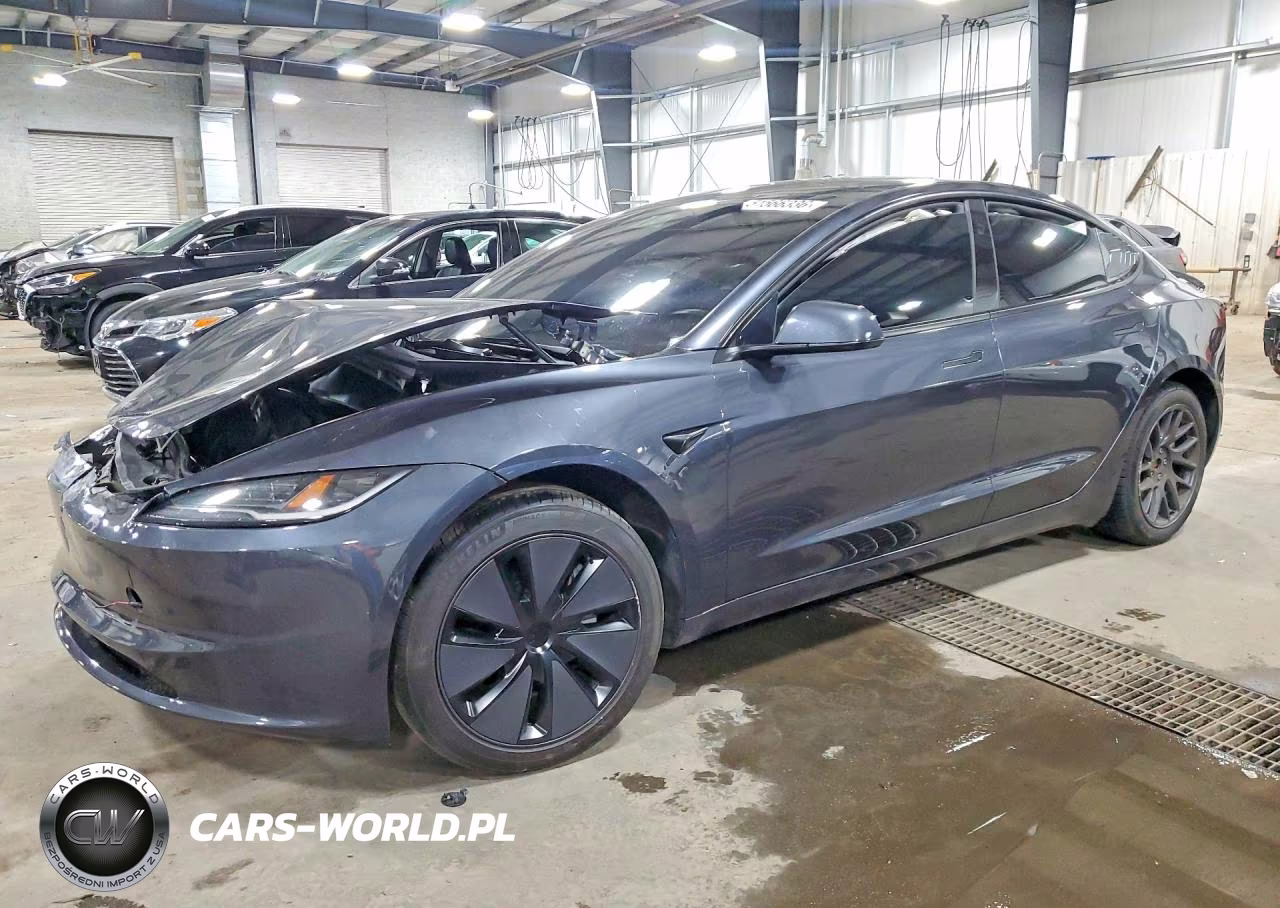 2025 Tesla Model 3 – zdjęcie 1 z 13