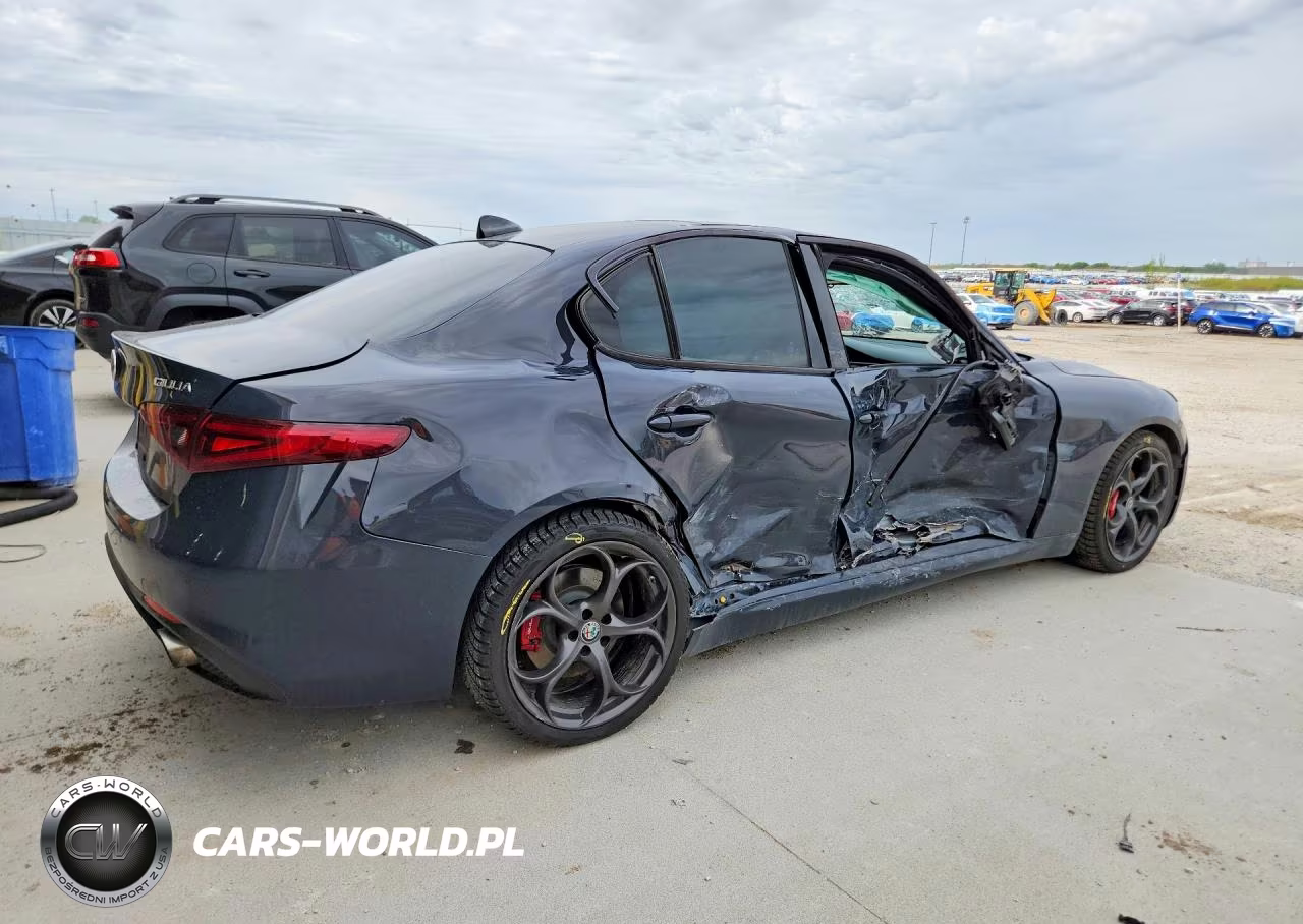 2019 Alfa Romeo Giulia Ti VIN:ZARFANBN2K7600421 - 3