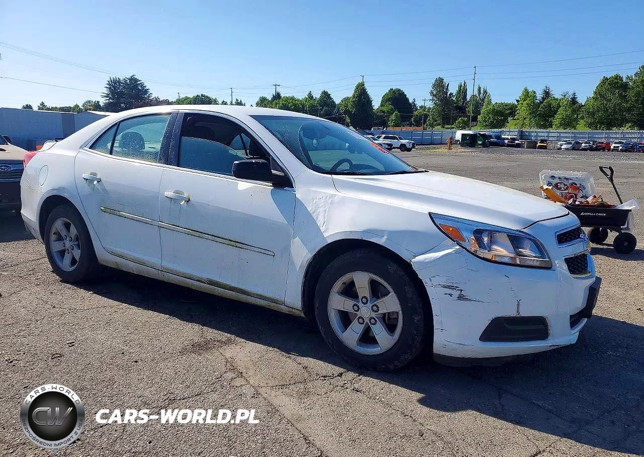 2013 Chevrolet Malibu Ls VIN:1G11B5SA2DF182636 - 4