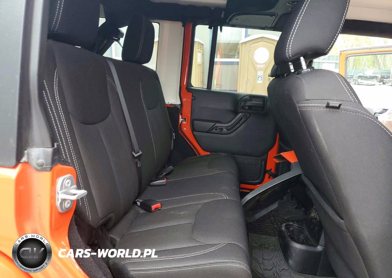 2015 Jeep Wrangler Unlimited Sahara VIN:1C4HJWEG6FL599132 - 11