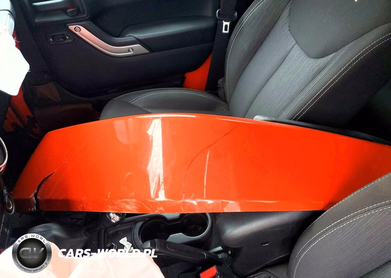 2015 Jeep Wrangler Unlimited Sahara VIN:1C4HJWEG6FL599132 - 13
