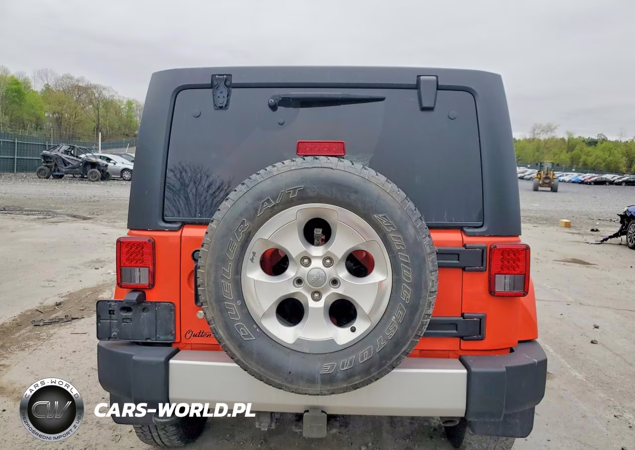 2015 Jeep Wrangler Unlimited Sahara VIN:1C4HJWEG6FL599132 - 6