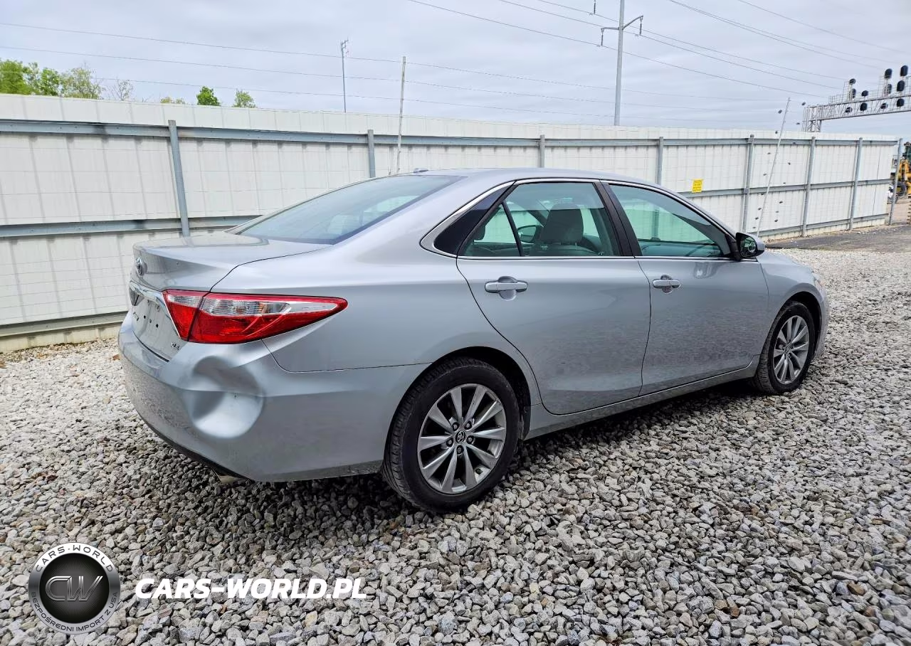 2016 Toyota Camry Xle VIN:4T1BF1FK0GU174624 - 3