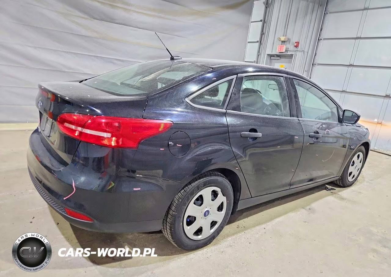 2017 Ford Focus S VIN:1FADP3E21HL301272 - 3