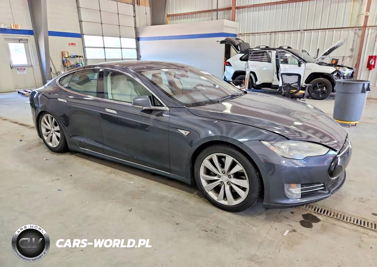 2015 Tesla Model S 85D VIN:5YJSA1H27FF098326 - 4