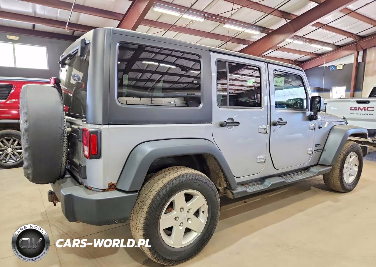 2013 Jeep Wrangler Unlimited Sport VIN:1C4BJWDGXDL699433 - 3