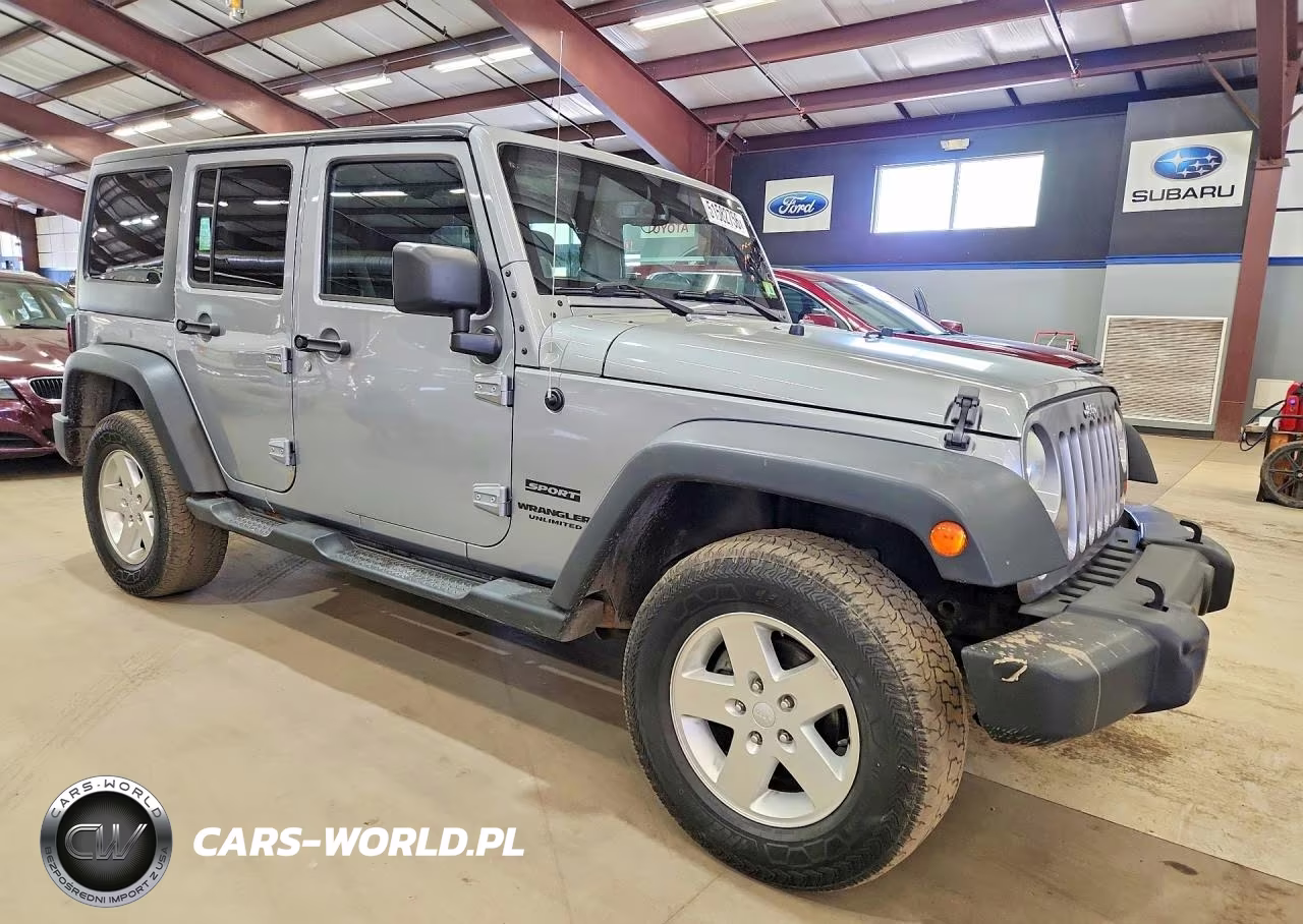 2013 Jeep Wrangler Unlimited Sport VIN:1C4BJWDGXDL699433 - 4