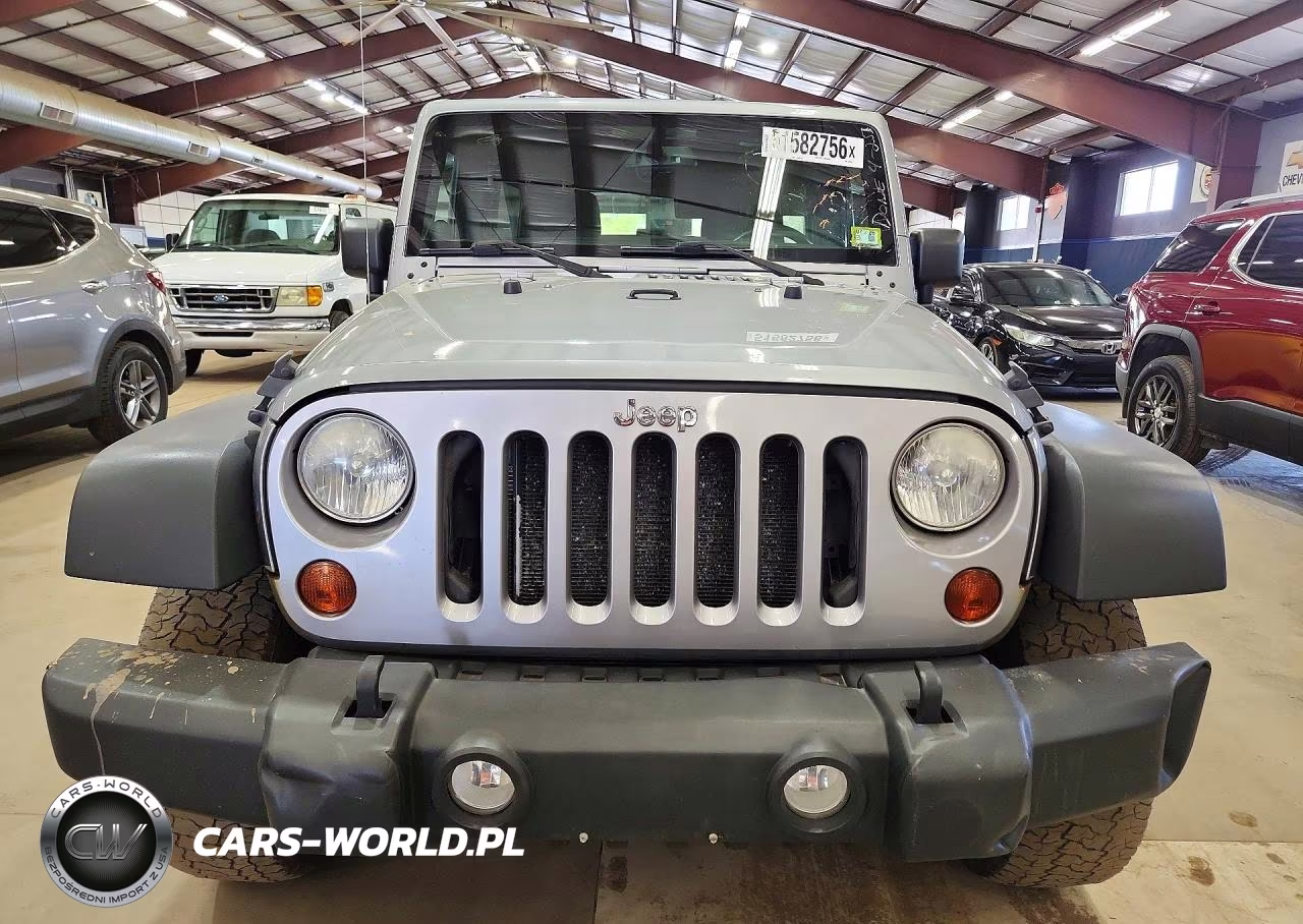 2013 Jeep Wrangler Unlimited Sport VIN:1C4BJWDGXDL699433 - 5