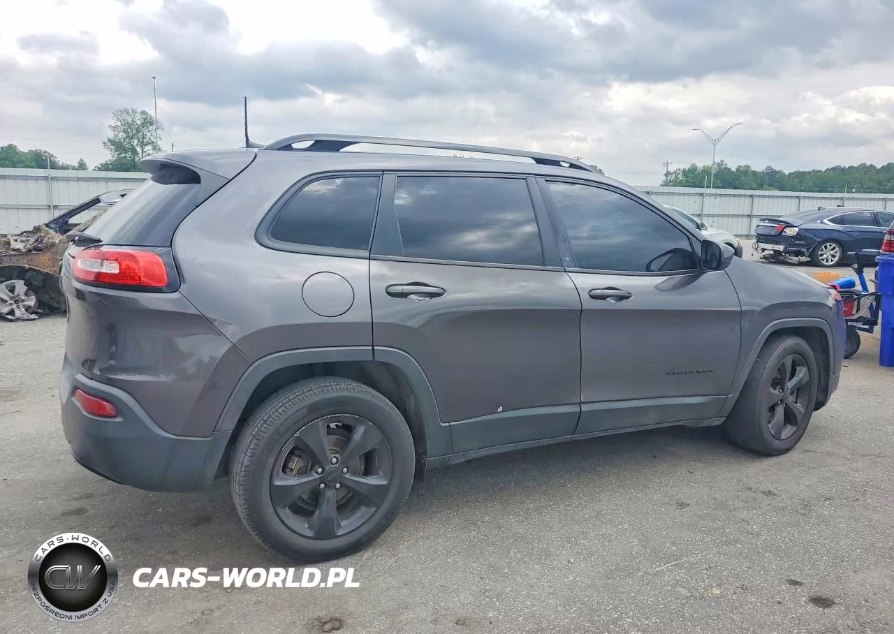 2018 Jeep Cherokee Latitude VIN:1C4PJLCB4JD518844 - 3