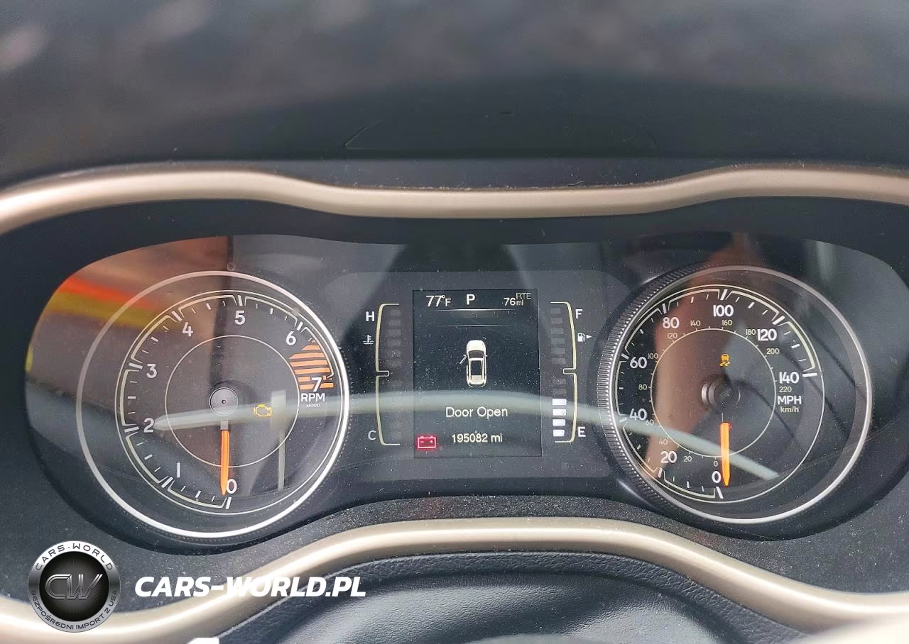 2018 Jeep Cherokee Latitude VIN:1C4PJLCB4JD518844 - 9