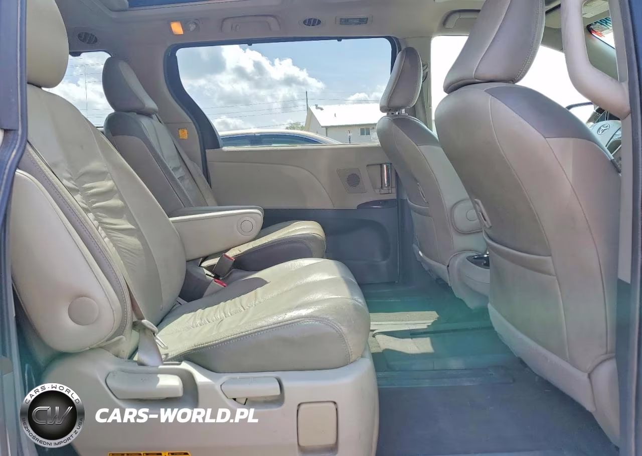 2011 Toyota Sienna Limited 7-Passenger VIN:5TDYK3DC2BS004747 - 11