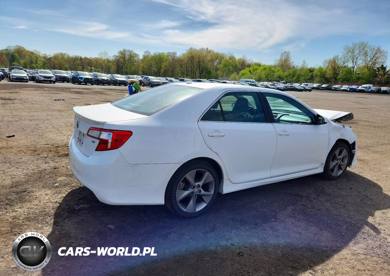 2014 Toyota Camry Se Sport VIN:4T1BF1FK3EU808375 - 3