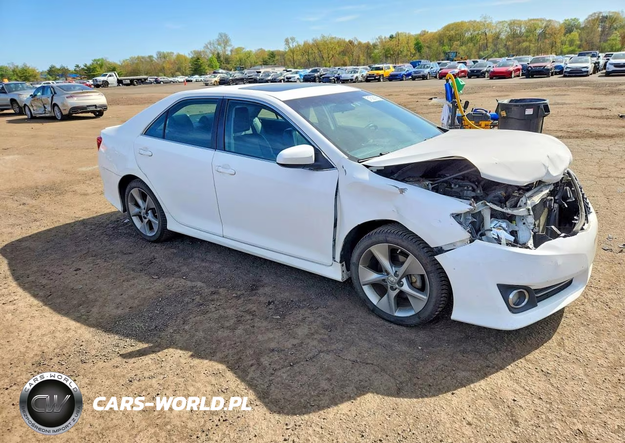 2014 Toyota Camry Se Sport VIN:4T1BF1FK3EU808375 - 4