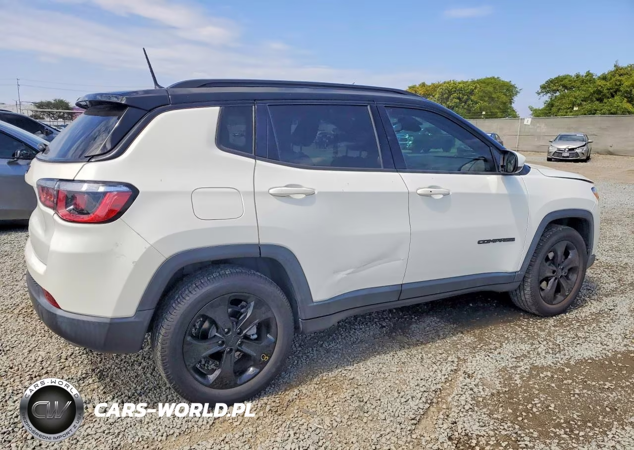 2018 Jeep Compass Latitude VIN:3C4NJCBB4JT486786 - 3