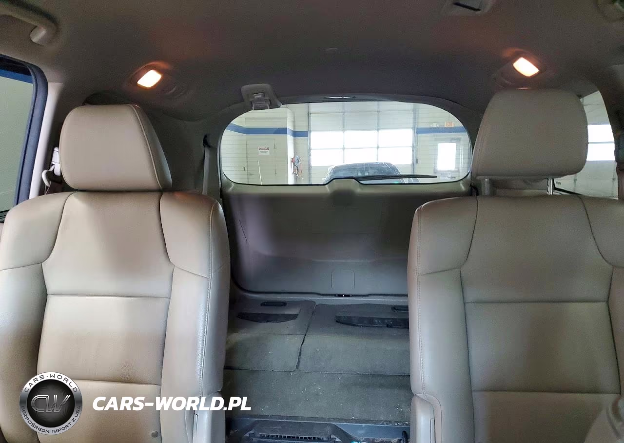 2015 Honda Odyssey Touring VIN:5FNRL5H90FB102276 - 10