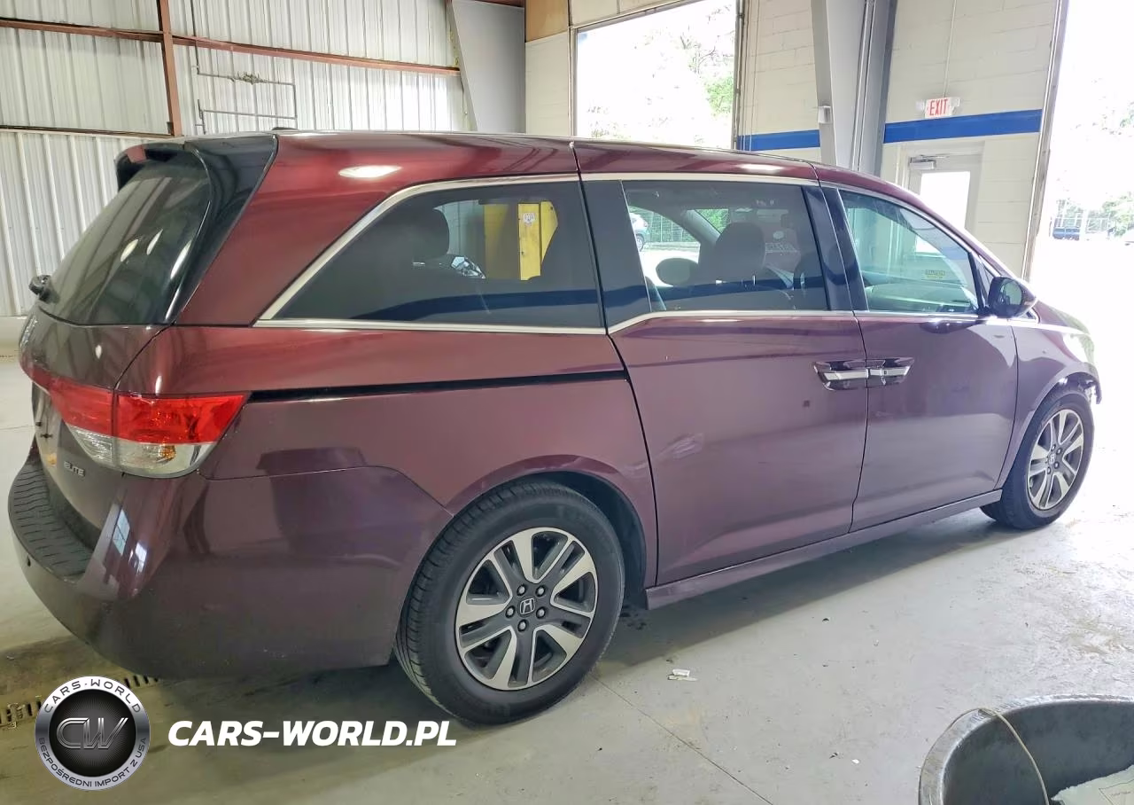 2015 Honda Odyssey Touring VIN:5FNRL5H90FB102276 - 3