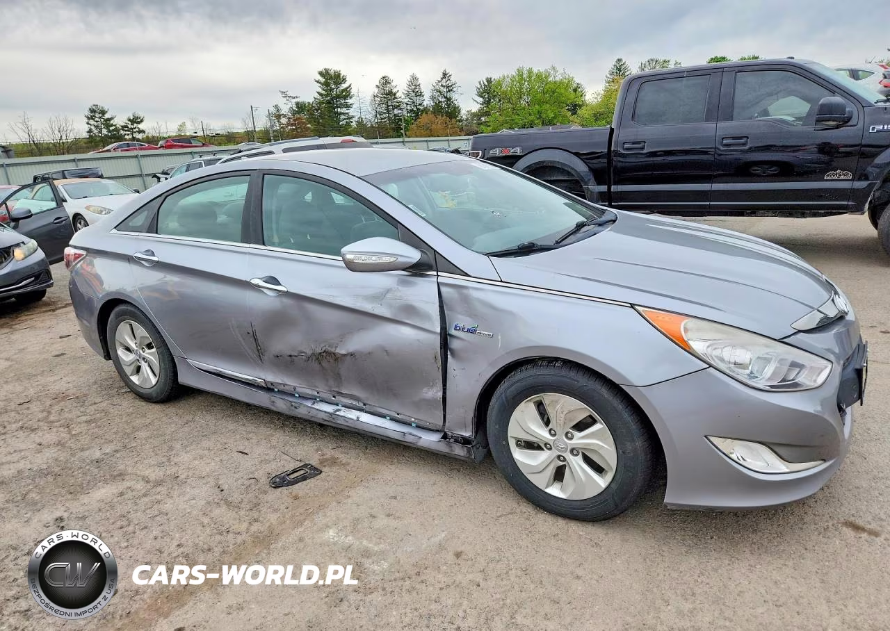2014 Hyundai Sonata Hybrid VIN:KMHEC4A48EA117702 - 4