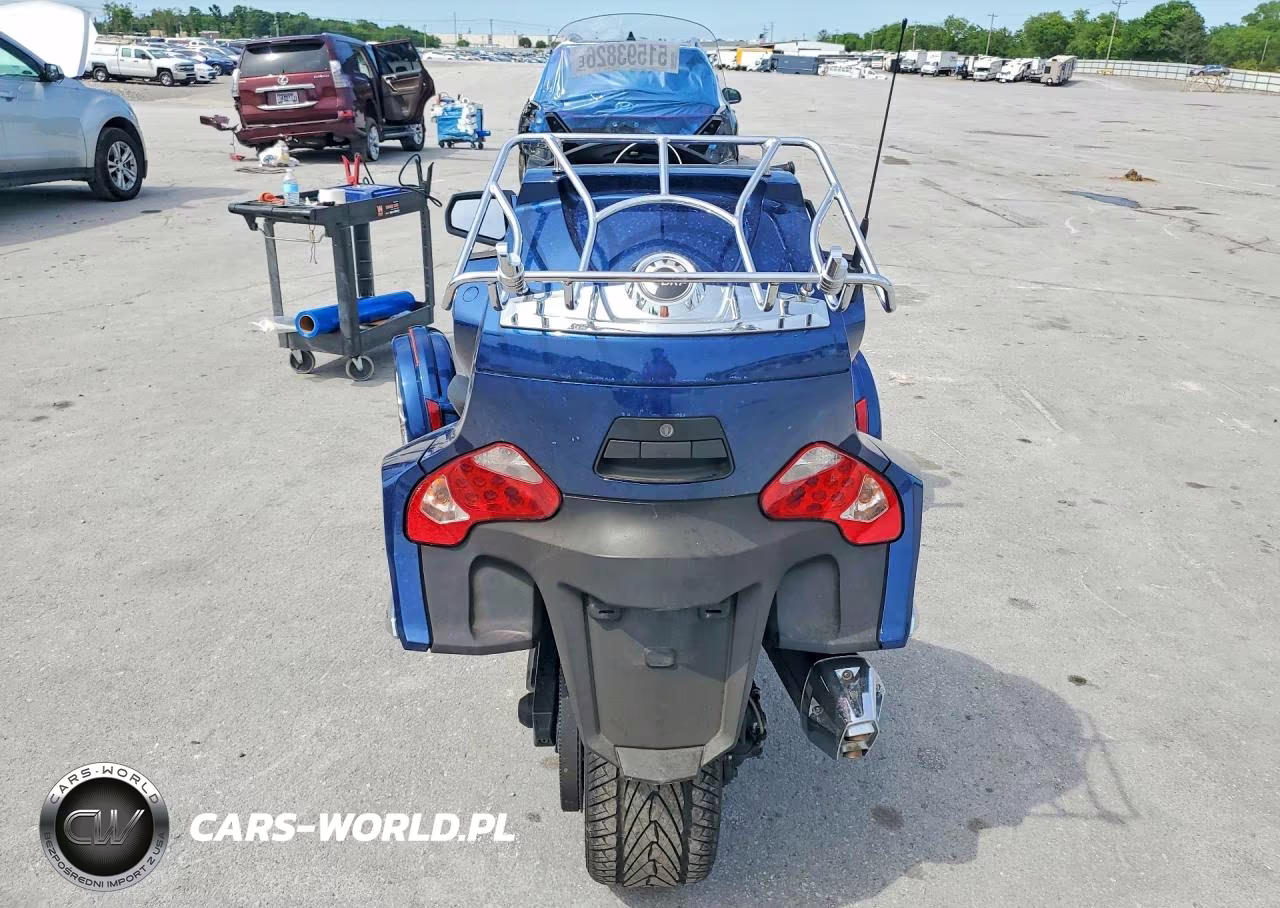 2017 Can-Am Spyder Roadster Rt VIN:2BXNBDD21HV002674 - 4