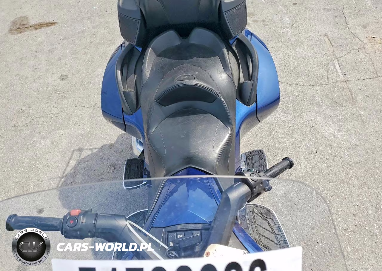 2017 Can-Am Spyder Roadster Rt VIN:2BXNBDD21HV002674 - 5