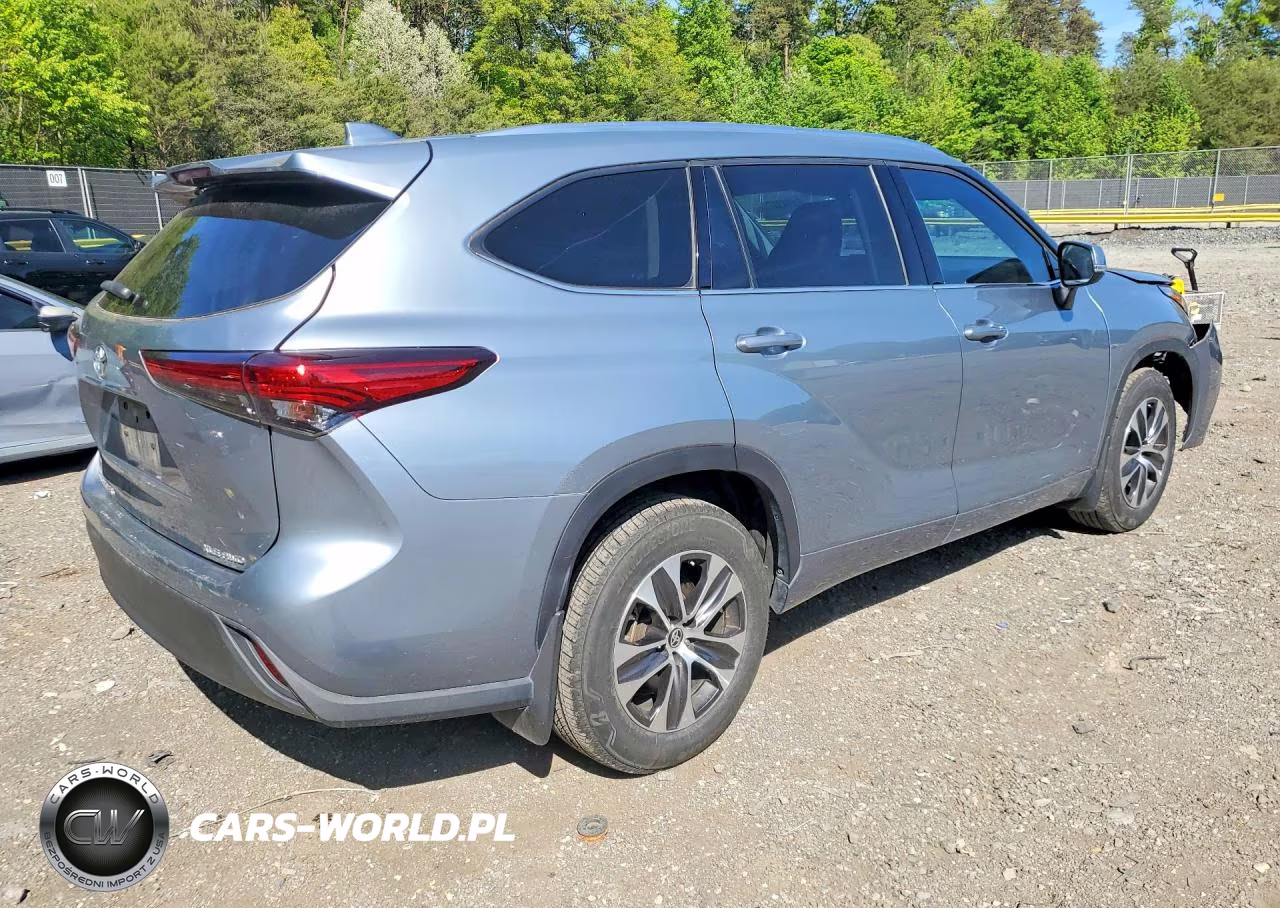 2021 Toyota Highlander Xle VIN:5TDHZRBH2MS070781 - 3