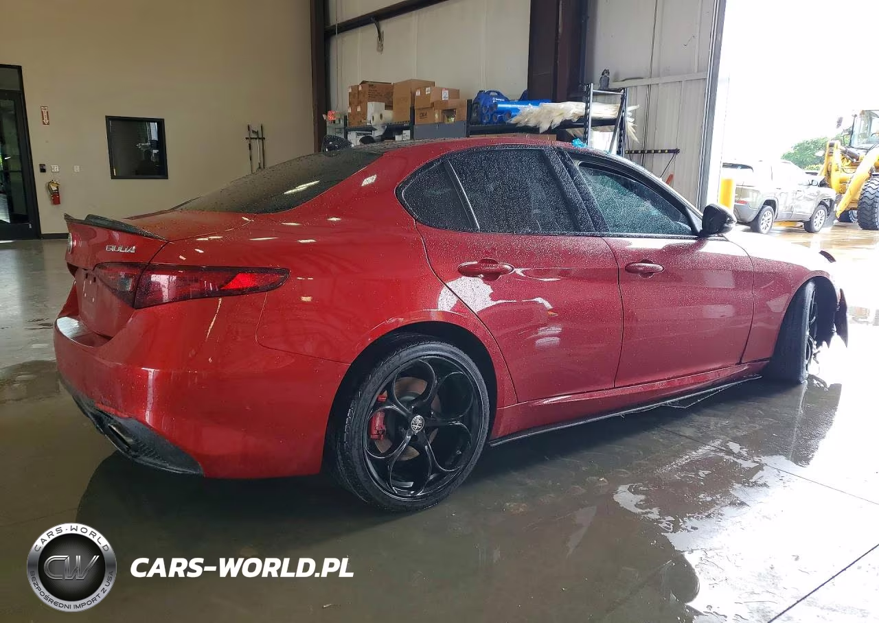 2017 Alfa Romeo Giulia Ti VIN:ZARFAECNXH7556031 - 3