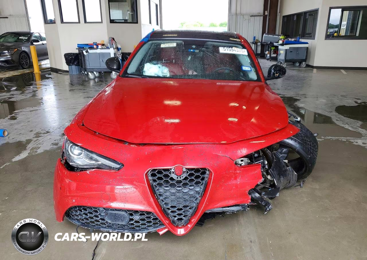 2017 Alfa Romeo Giulia Ti VIN:ZARFAECNXH7556031 - 5