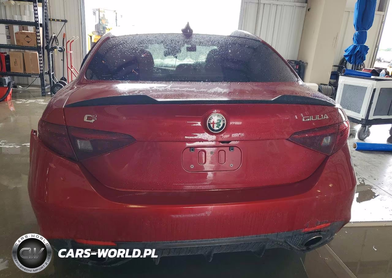 2017 Alfa Romeo Giulia Ti VIN:ZARFAECNXH7556031 - 6