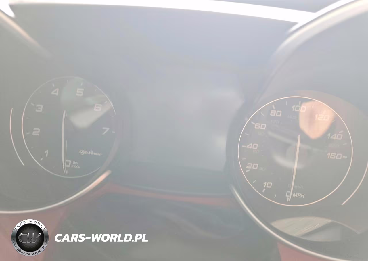 2017 Alfa Romeo Giulia Ti VIN:ZARFAECNXH7556031 - 9