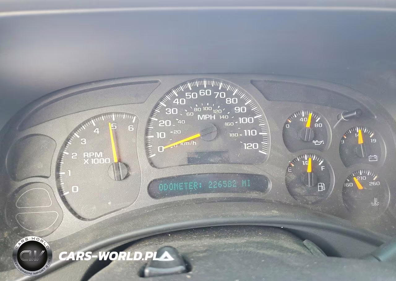 2003 Chevrolet Suburban VIN:1GNEC16Z83J166829 - 9