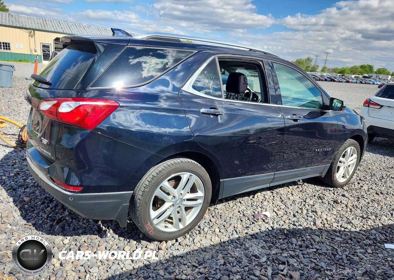 2020 Chevrolet Equinox Premier VIN:2GNAXNEV3L6167943 - 3