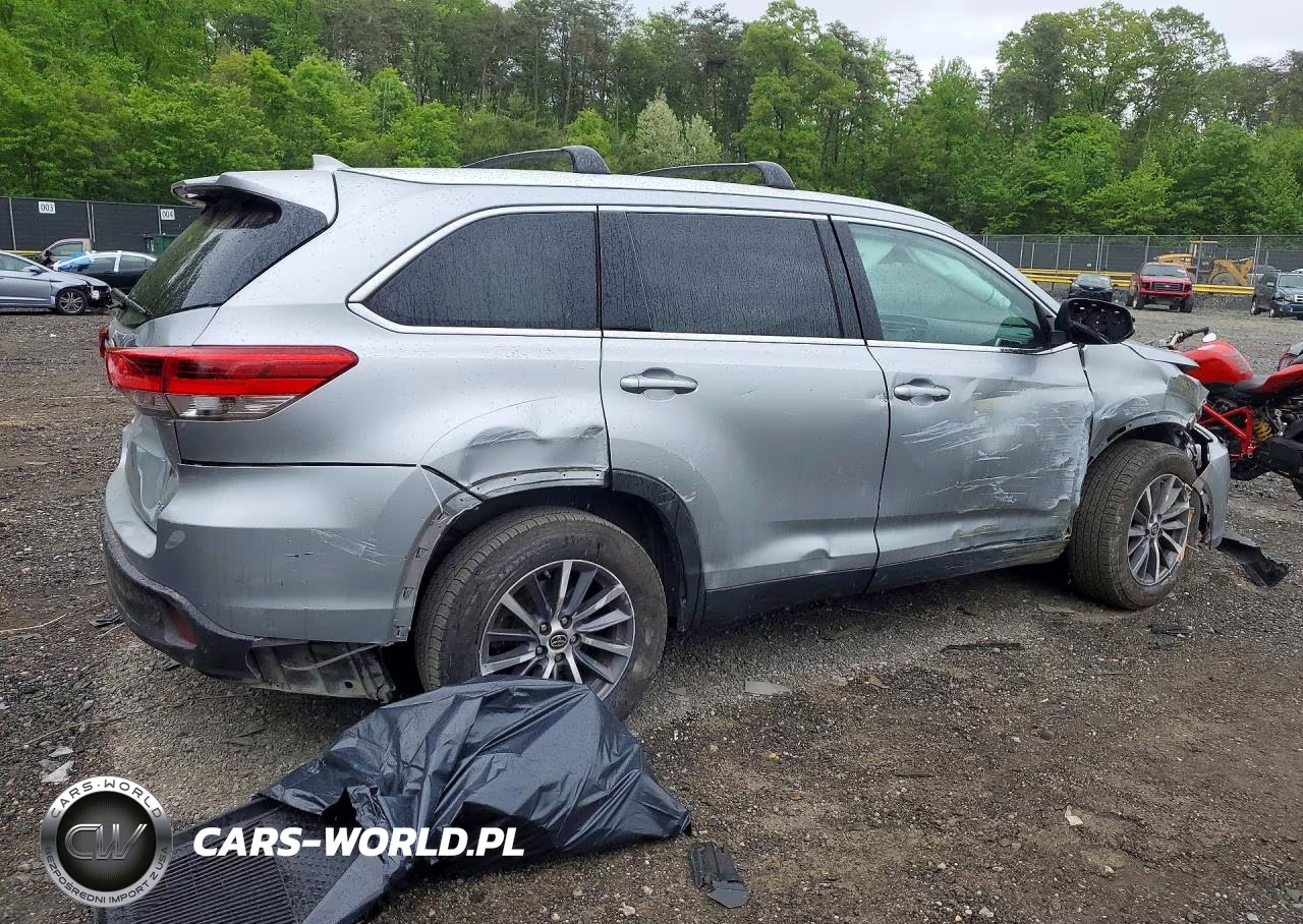 2019 Toyota Highlander Xle VIN:5TDJZRFH5KS568238 - 3