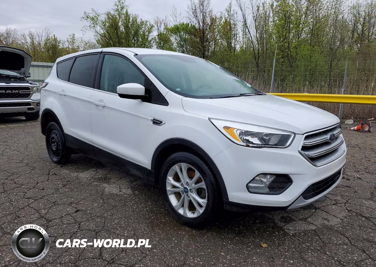 2017 Ford Escape Se VIN:1FMCU0GD9HUC63386 - 4