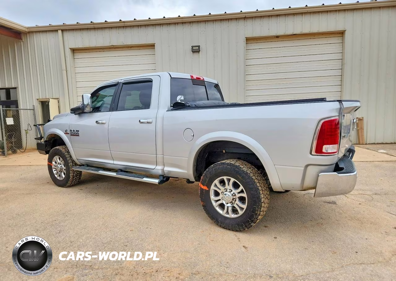2017 Ram 2500 Laramie VIN:3C6UR5FL7HG620607 - 2