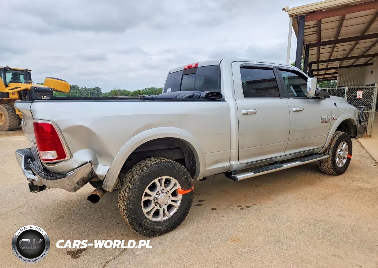 2017 Ram 2500 Laramie VIN:3C6UR5FL7HG620607 - 3