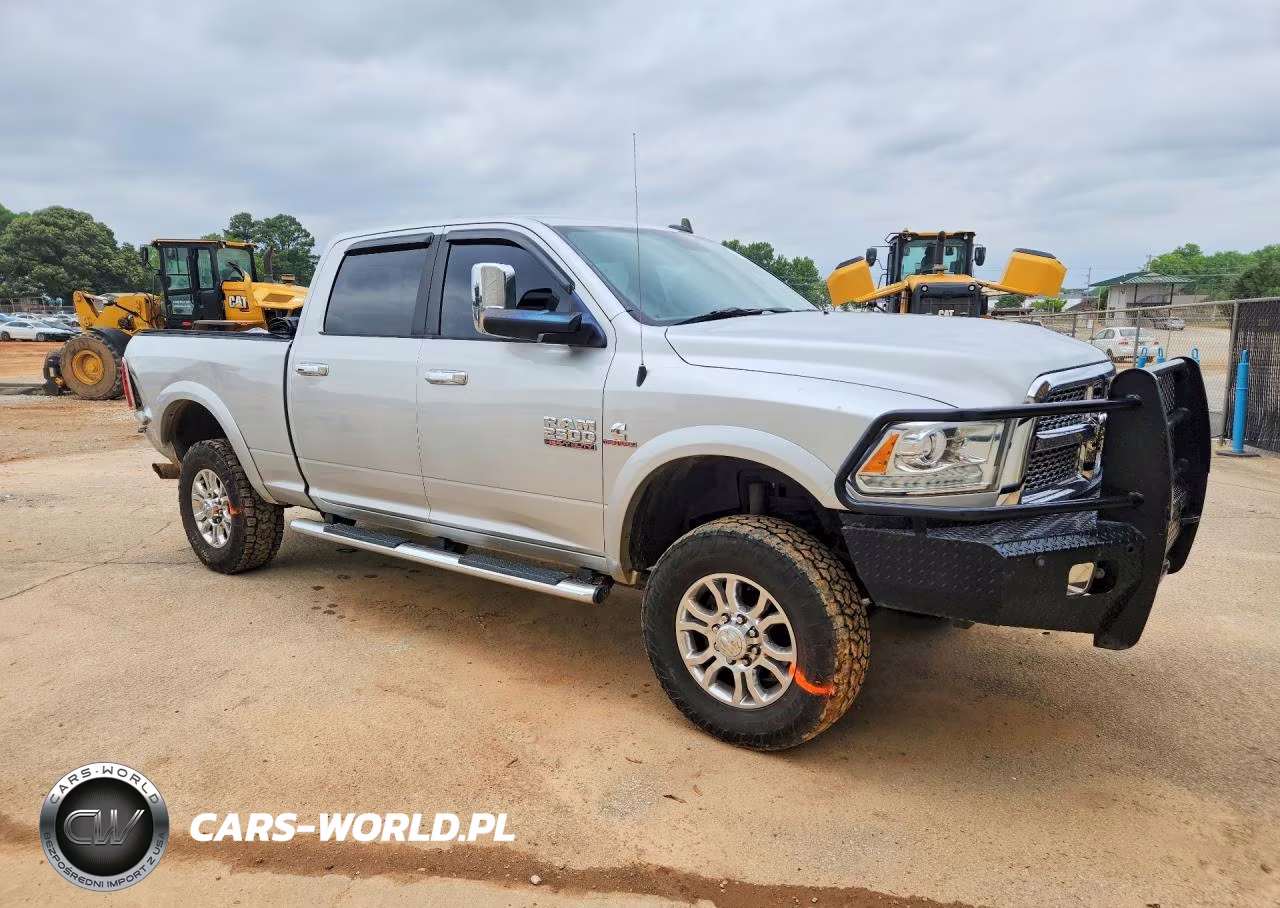 2017 Ram 2500 Laramie VIN:3C6UR5FL7HG620607 - 4