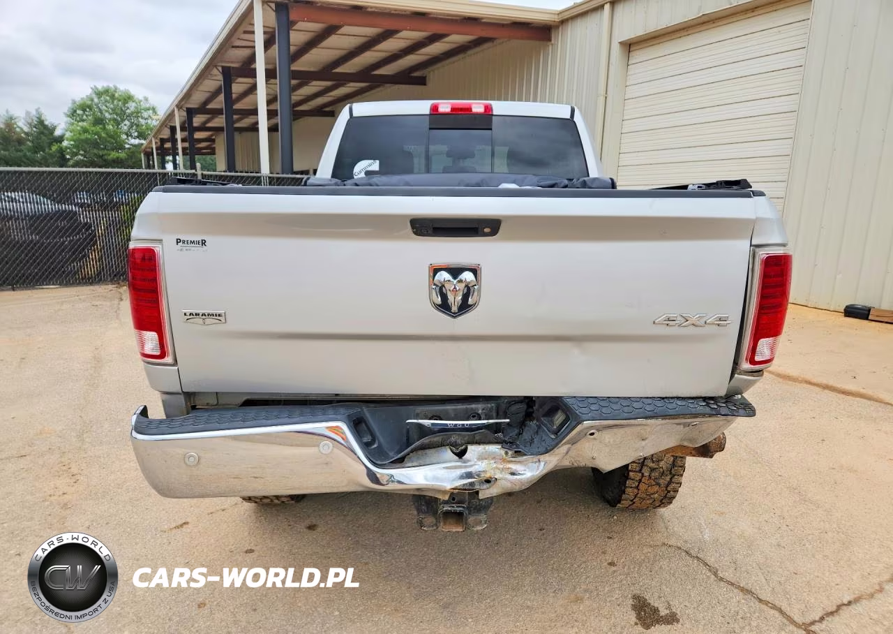 2017 Ram 2500 Laramie VIN:3C6UR5FL7HG620607 - 6