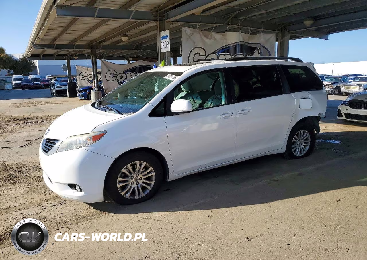 2014 Toyota Sienna Xle 8-Passenger