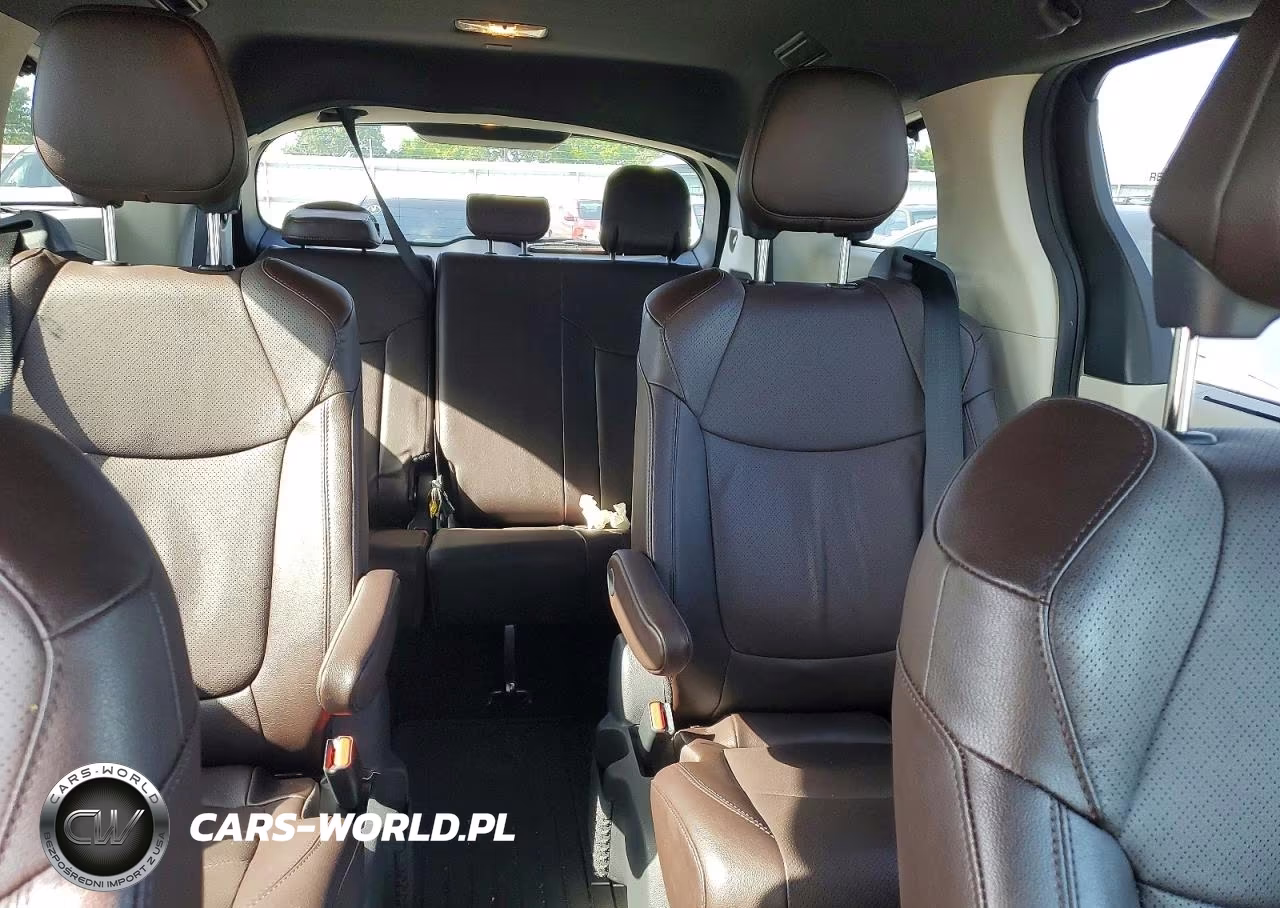 2023 Toyota Sienna Platinum 7-Passenger VIN:5TDESKFC9PS106211 - 10