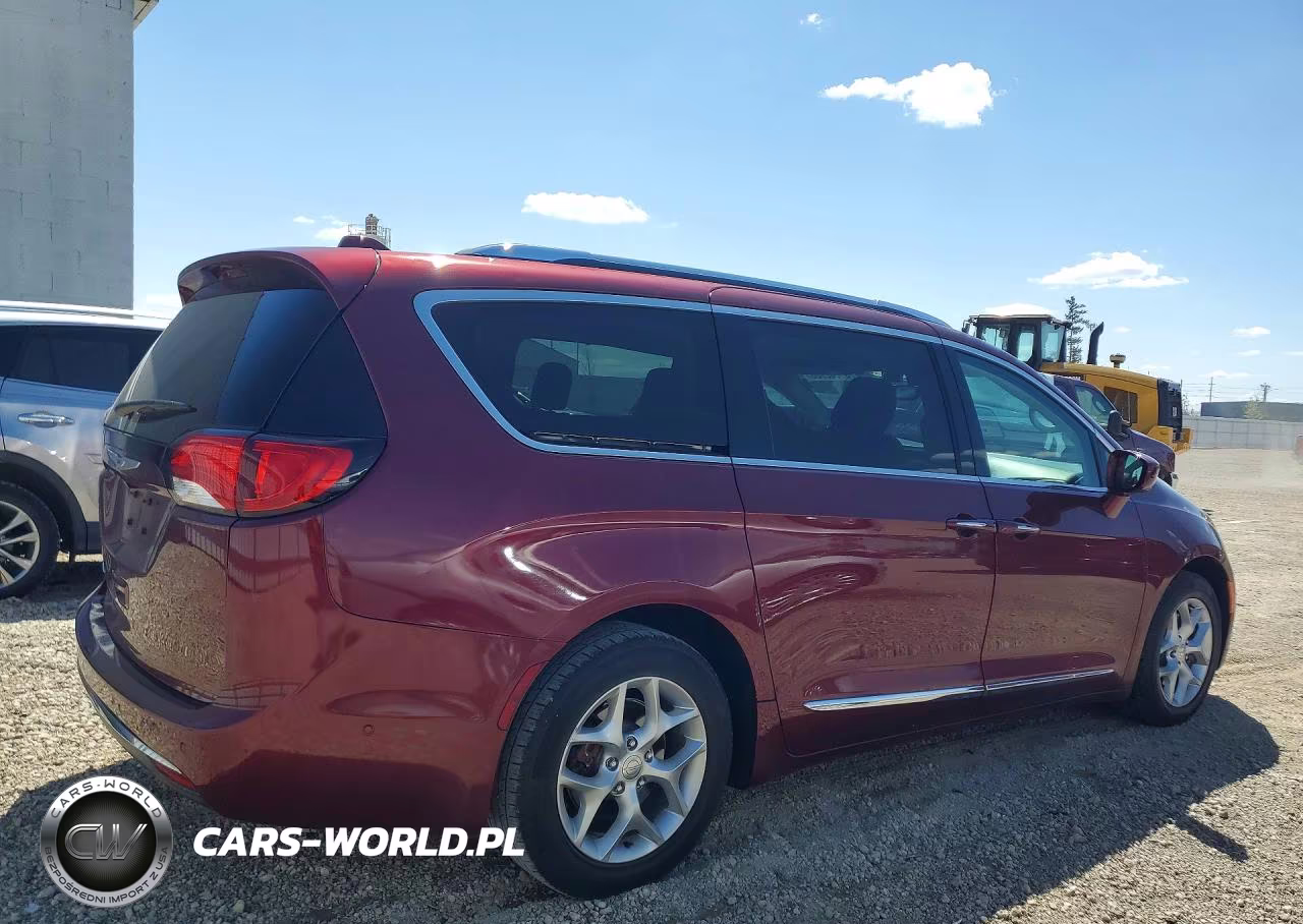 2018 Chrysler Pacifica Touring L VIN:2C4RC1BG8JR197568 - 3
