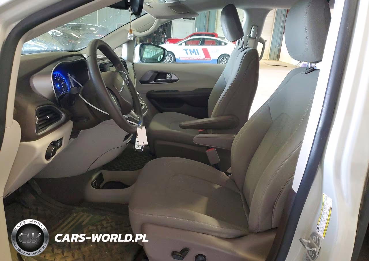 2017 Chrysler Pacifica Lx VIN:2C4RC1CG2HR598848 - 7