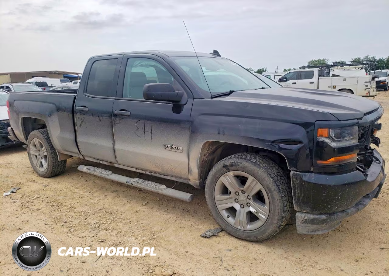 2018 Chevrolet Silverado C1500 Custom VIN:1GCRCPEC3JZ270427 - 4