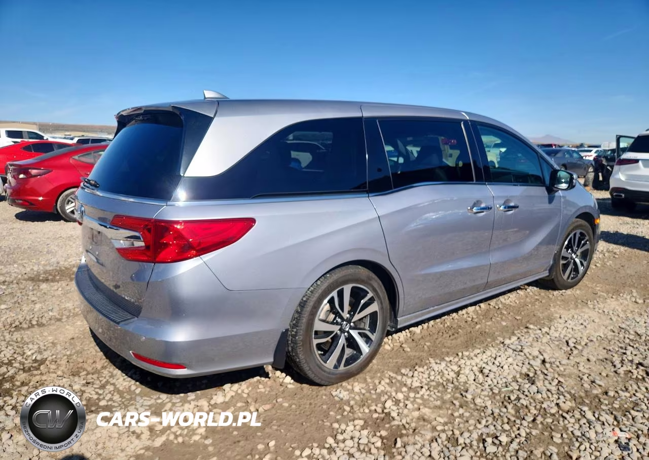 2018 Honda Odyssey Elite VIN:5FNRL6H97JB034170 - 3