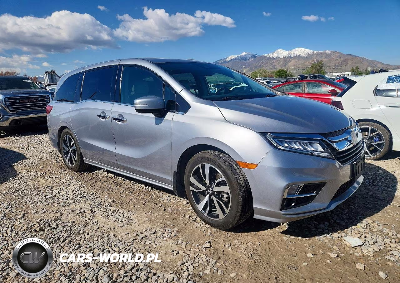 2018 Honda Odyssey Elite VIN:5FNRL6H97JB034170 - 4