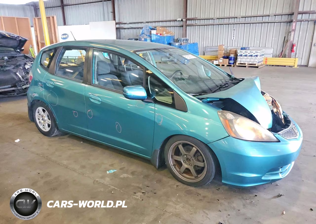 2012 Honda Fit VIN:JHMGE8H37CC010152 - 4