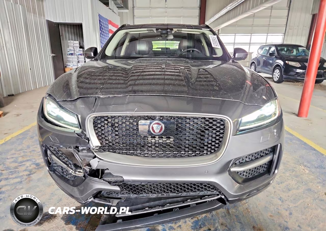 2017 Jaguar F-Pace R - Sport VIN:SADCL2BN3HA488654 - 5