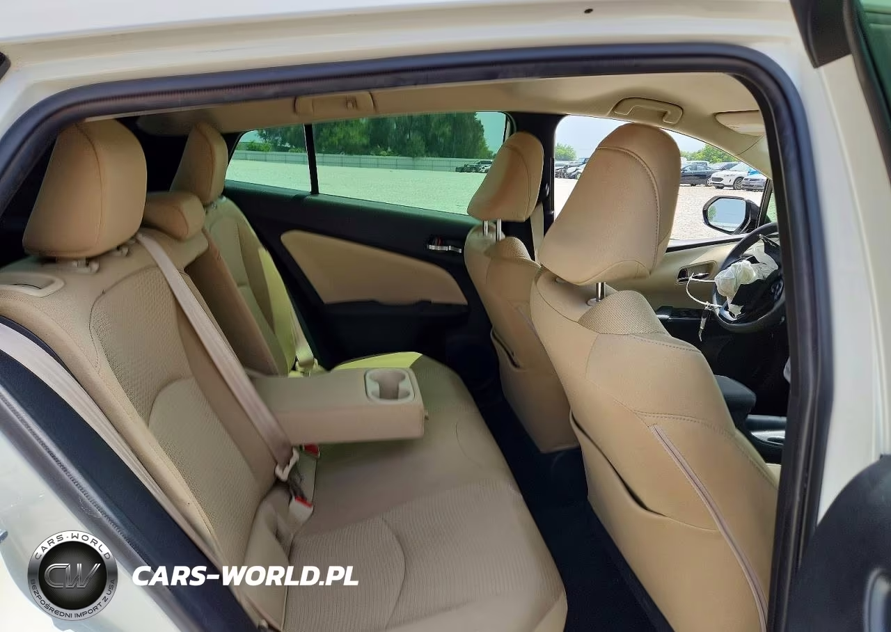 2020 Toyota Prius Le VIN:JTDKARFU5L3124417 - 10