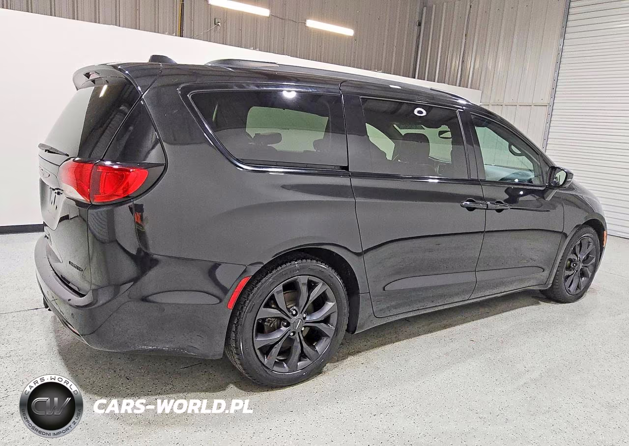 2020 Chrysler Pacifica Limited VIN:2C4RC1GGXLR246362 - 3